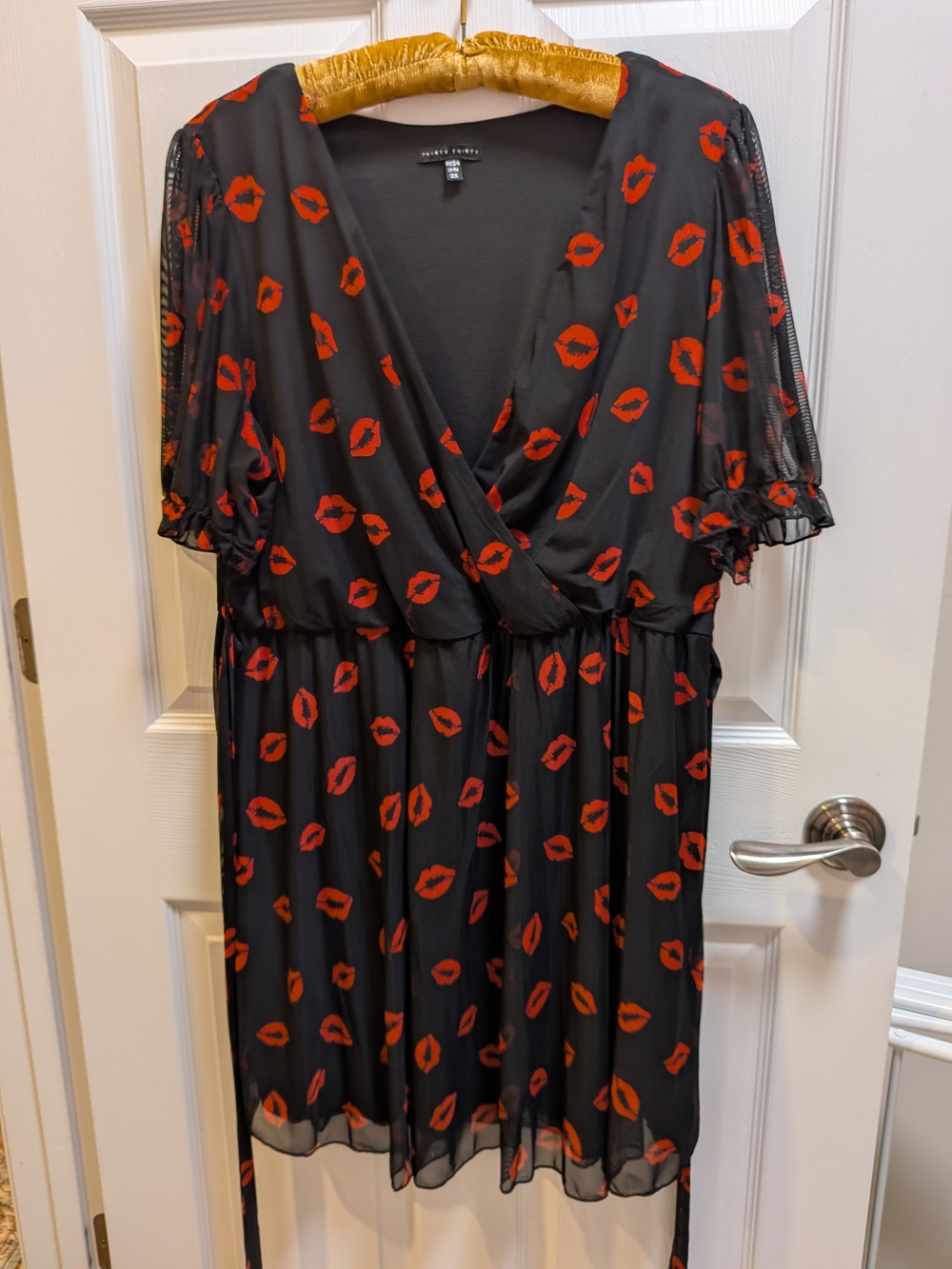 Thirty Thirty Black Midi Dress with Red Lip Print Size 2x